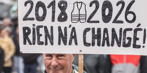 gilets jaunes, syndicats, organisations lycéennes… qui sont à la manœuvre pour l'« acte II » ?
