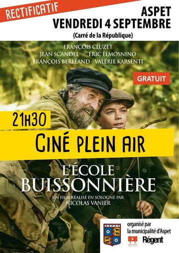 2 people, text that says 'RECTIFICATIF ASPET VENDREDI 4 SEPTEMBRE (Carré de la République) FRANÇOIS CLUZET JEAN SCANDEL ÉRIC ELMOSNINO FRANÇOIS BERLÉAND VALÉRIE KARSENTI GRATUIT 21H30 CINÉ PLEIN AIR L'ÉCOLE BUISSONNIÈRE UNFILMREALISÉEN UN FILM/RÉALISÉ EN SOLOGNE PAR NICOLAS VANIER organisé par la municipalité d'Aspet Régent HORS-CHANE'